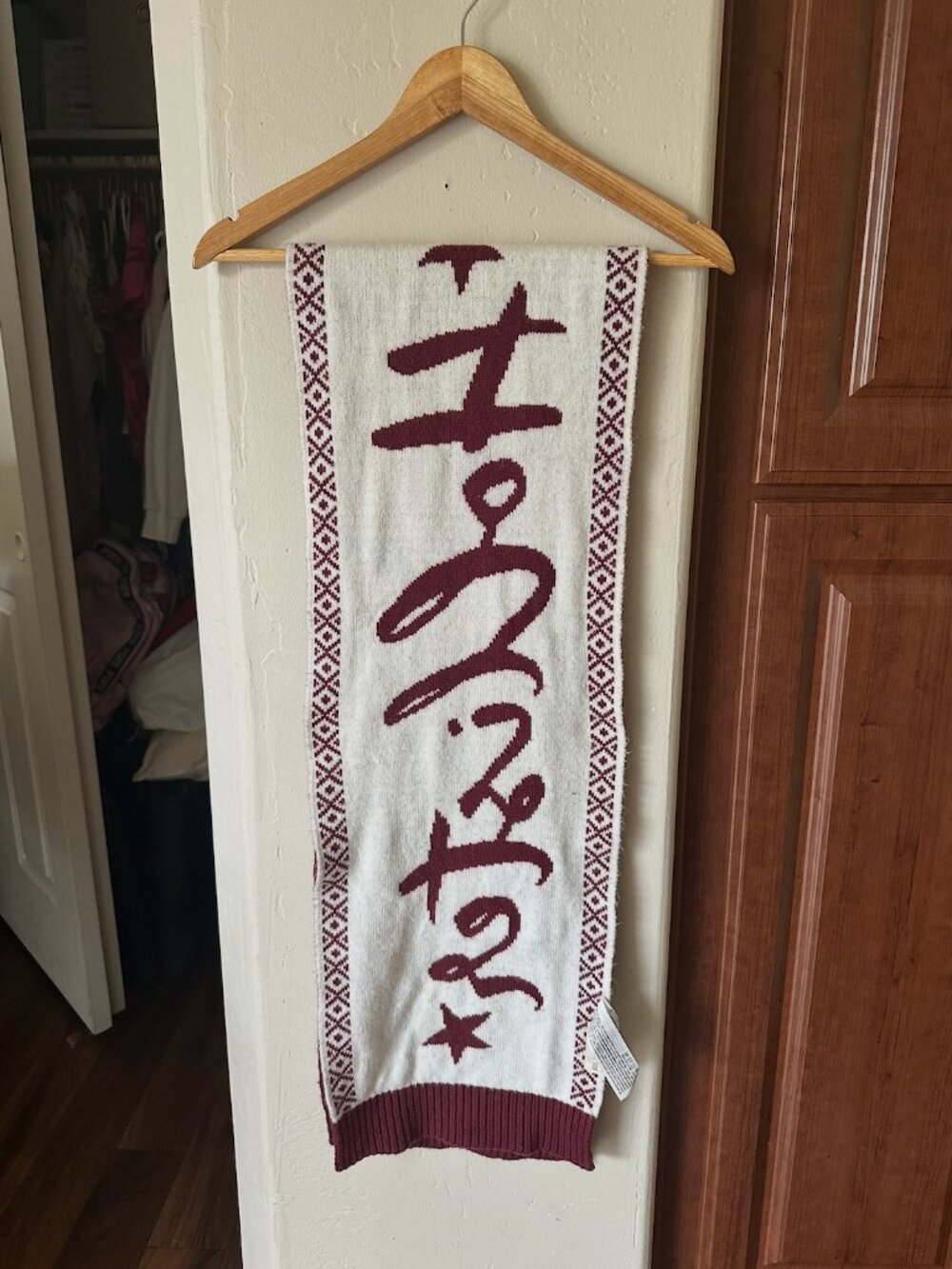 Title: Hollister Burgundy Spellout Reversible Knit Scarf